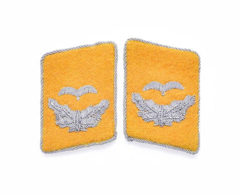 WH Luftwaffe Kragenspiegel Leutnant Fliegertruppe collar tabs reproduction with embroidered Luftwaffe officer insignia for WW2 militaria collectors, reenactment uniforms, and historical displays